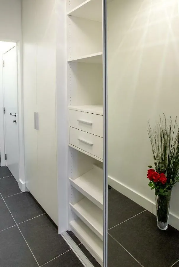 Appartement Jane'S Corner The Place To Read&Eat&Sleep à Anvers