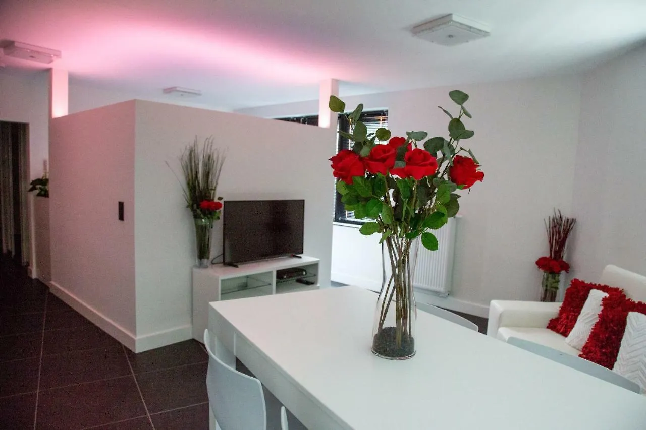 Appartement Jane'S Corner The Place To Read&Eat&Sleep à Anvers