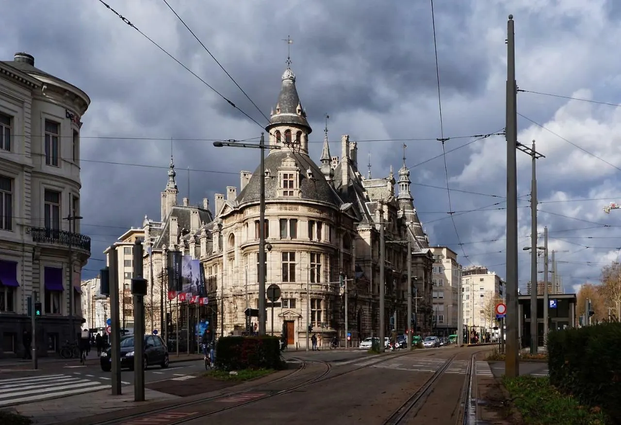 Appartement Jane'S Corner The Place To Read&Eat&Sleep à Anvers